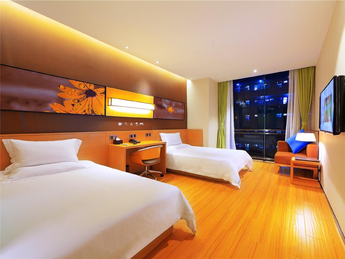 Iu Hotel Shenyang Railway Station Sk Transfer Center Esterno foto