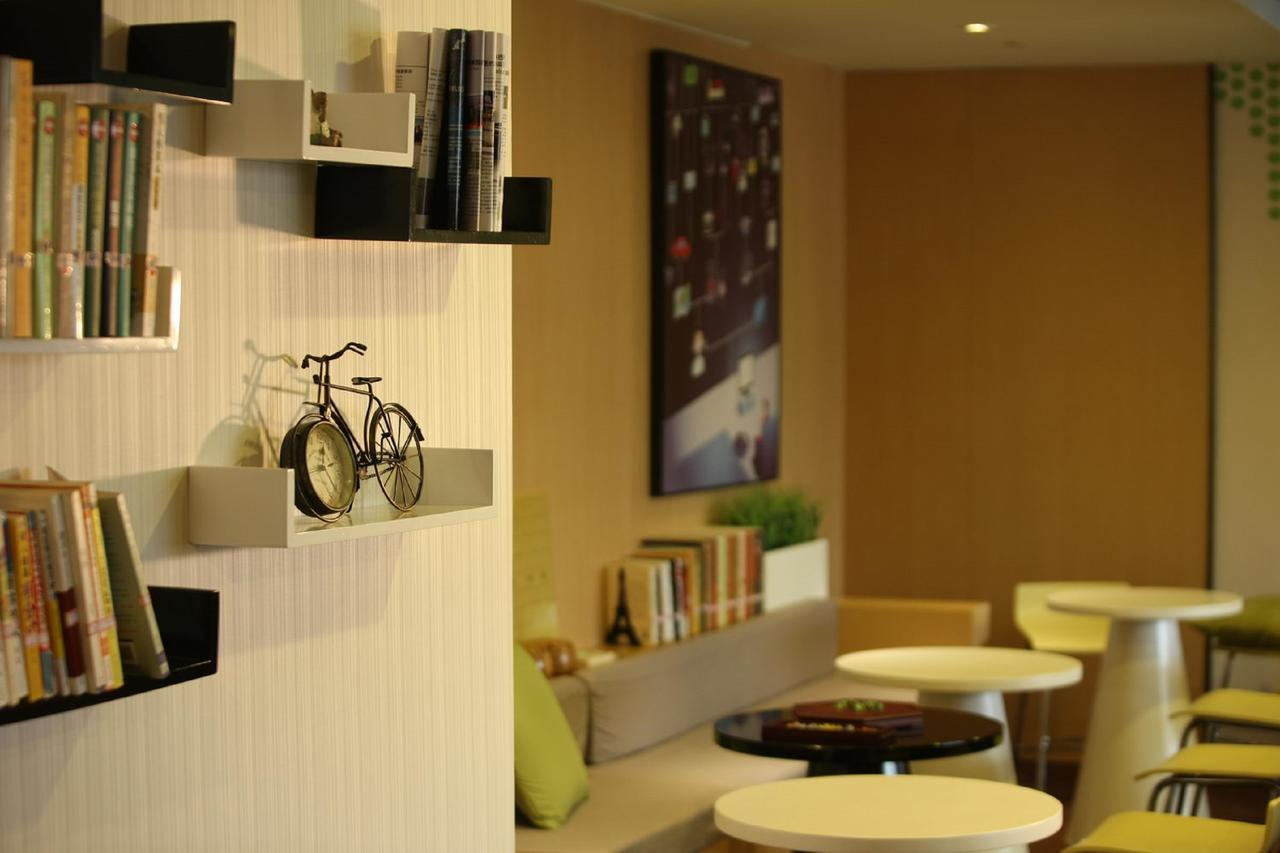 Iu Hotel Shenyang Railway Station Sk Transfer Center Esterno foto